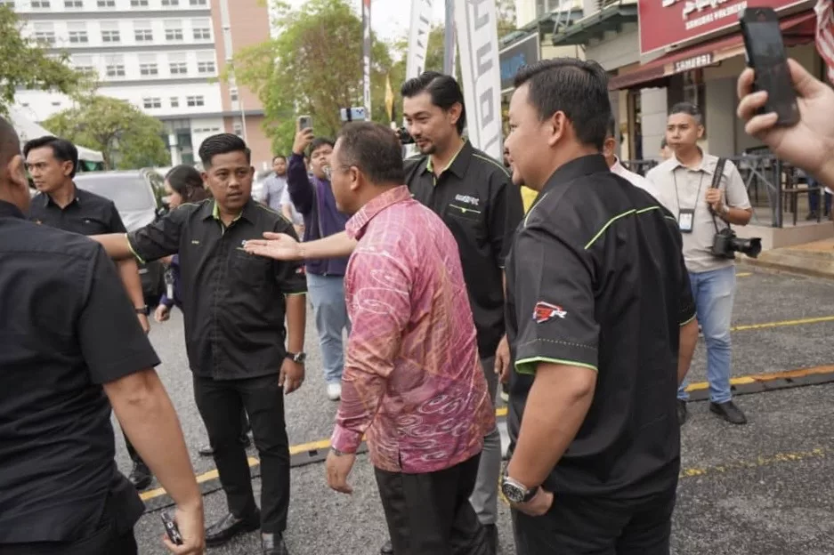 Farid Kamil Jadi Artis Pertama Buka Kedai Motosikal Elektrik