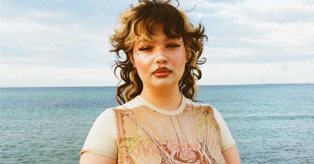 Penyanyi Lagu Messy Pengsan Atas Pentas Ketika Membuat Persembahan