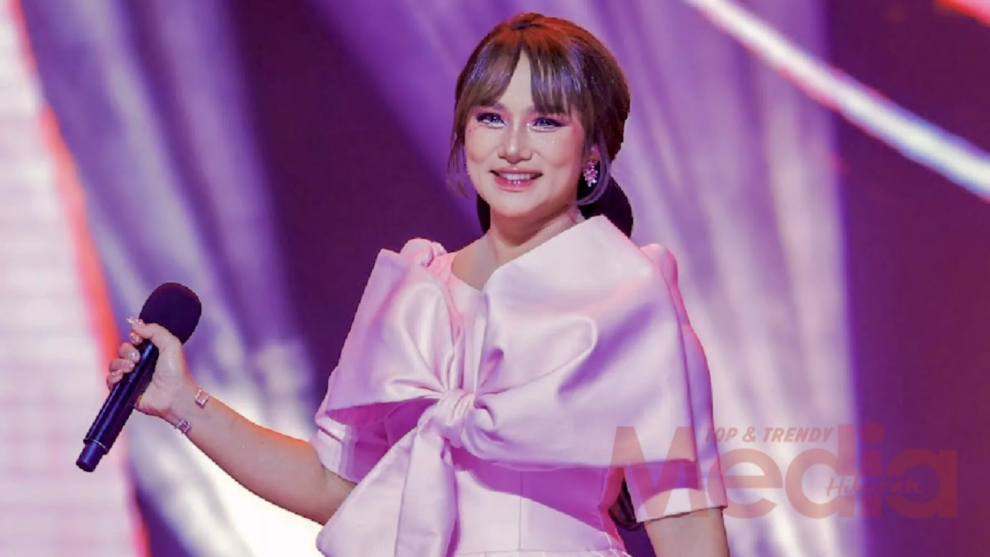 JessC Terima Trofi 'Best Asian Pop' Di Los Angeles, Dari Malaysia Ke Pentas Dunia!