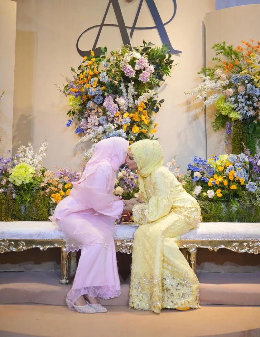 Che Ta Syukur Anak Sulung Selamat Bertunang, Rancang Kahwin Jun 2026 – “Rasa Macam Baru Semalam Lahirkan Dia.”