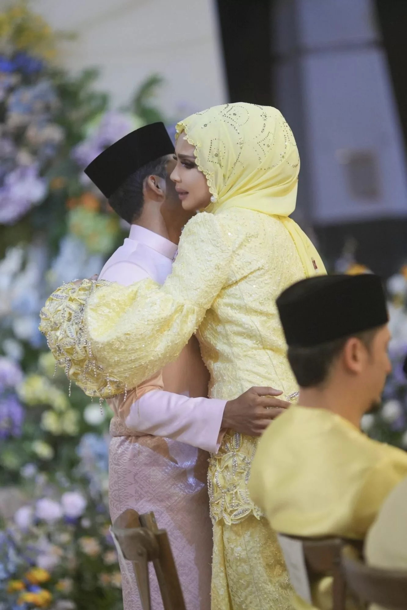 Che Ta Syukur Anak Sulung Selamat Bertunang, Rancang Kahwin Jun 2026 - “Rasa Macam Baru Semalam Lahirkan Dia." 8 Che Ta Syukur Anak Sulung Selamat Bertunang, Rancang Kahwin Jun 2026 – “Rasa Macam Baru Semalam Lahirkan Dia.”