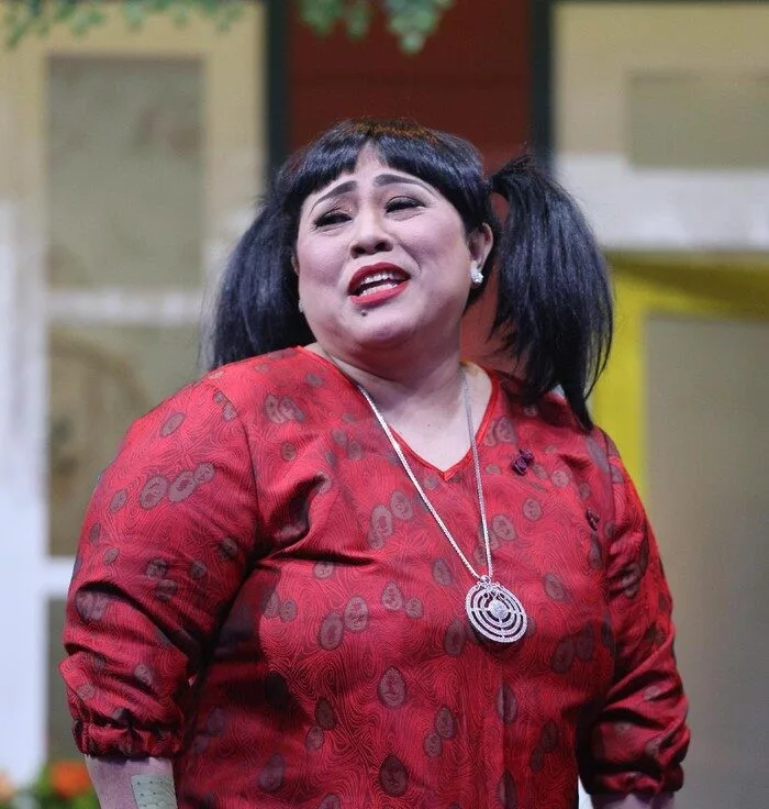 Pelawak Terkenal Nunung Dihadiahkan Rumah Lengkap Perabot