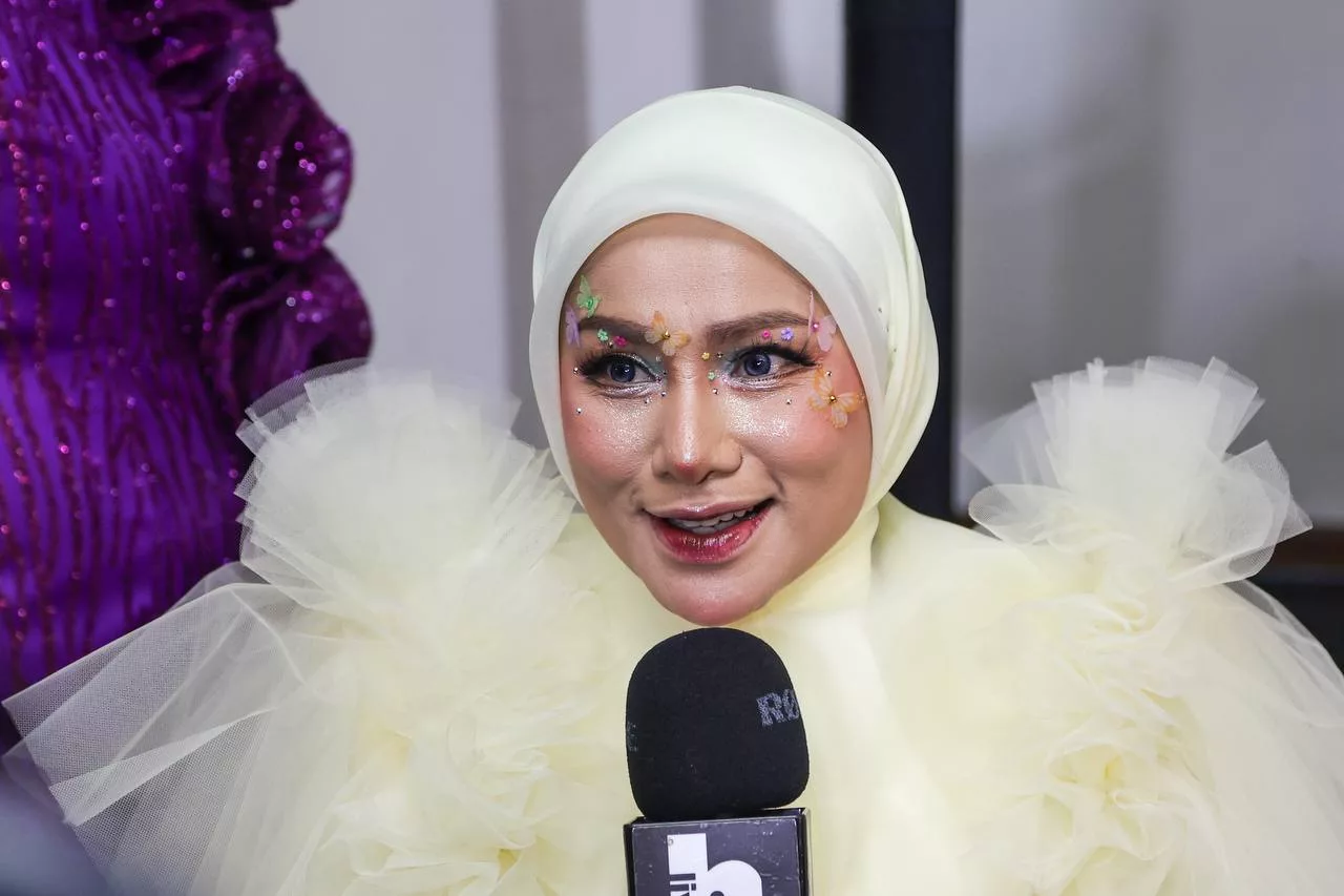 “Jihad Seseorang Itu Buat Kita Insaf,” –  Menitik Air Mata Elly Mazlein, Pengorbanan GSF Buka Pintu Hidayah Berhijab