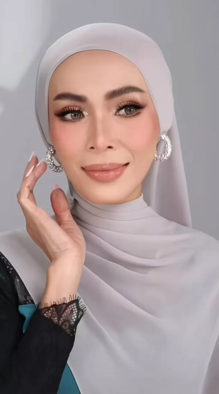 “MasyaAllah Cantiknya Kak…,” - Penampilan Terkini Amyza Aznan Raih Pujian, Tokti & Erra Fazira Pun Tumpang Gembira 7 “MasyaAllah Cantiknya Kak…,” – Penampilan Terkini Amyza Aznan Raih Pujian, Tokti & Erra Fazira Pun Tumpang Gembira