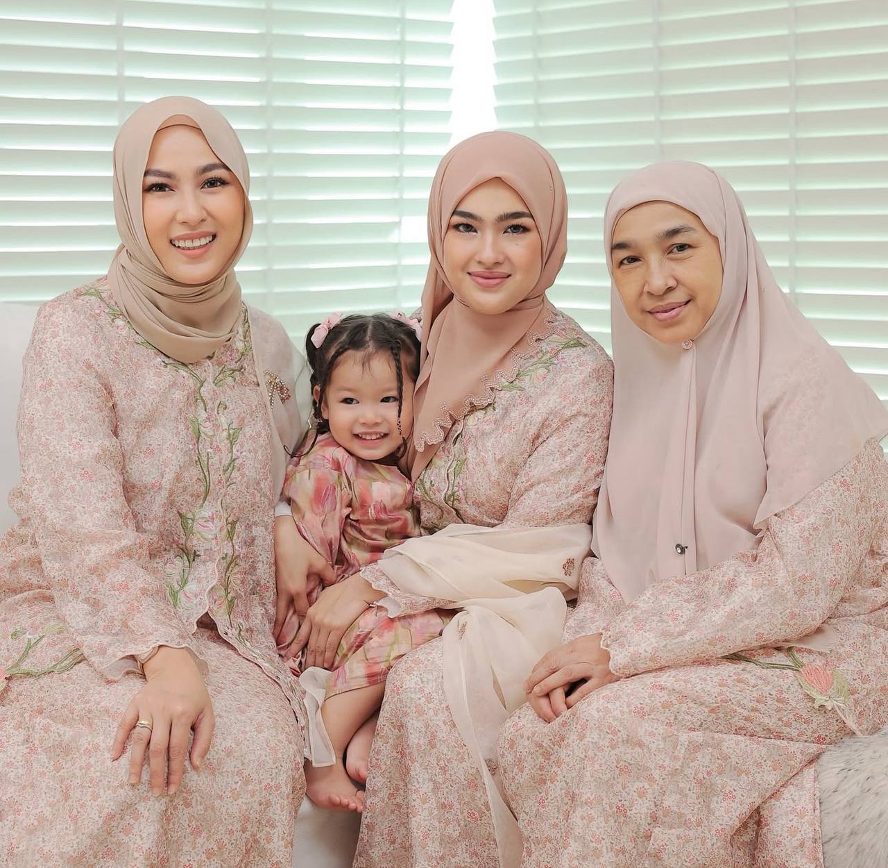 Elfira Loy Kongsi Pengalaman Diurus Ibu Sejak Kecil - “Bila Sudah Besar, Saya Bersyukur Mak ‘Push’ Saya.” 10 Elfira Loy Kongsi Pengalaman Diurus Ibu Sejak Kecil – “Bila Sudah Besar, Saya Bersyukur Mak ‘Push’ Saya.”