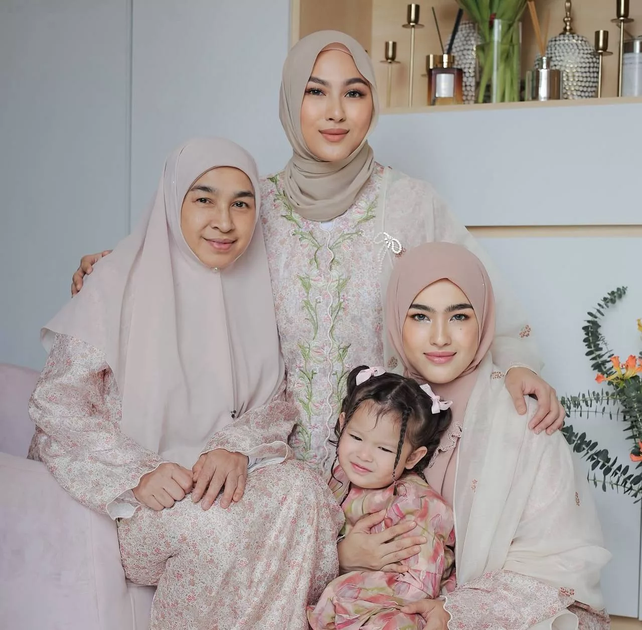 Elfira Loy Kongsi Pengalaman Diurus Ibu Sejak Kecil - “Bila Sudah Besar, Saya Bersyukur Mak ‘Push’ Saya.” 13 Elfira Loy Kongsi Pengalaman Diurus Ibu Sejak Kecil – “Bila Sudah Besar, Saya Bersyukur Mak ‘Push’ Saya.”