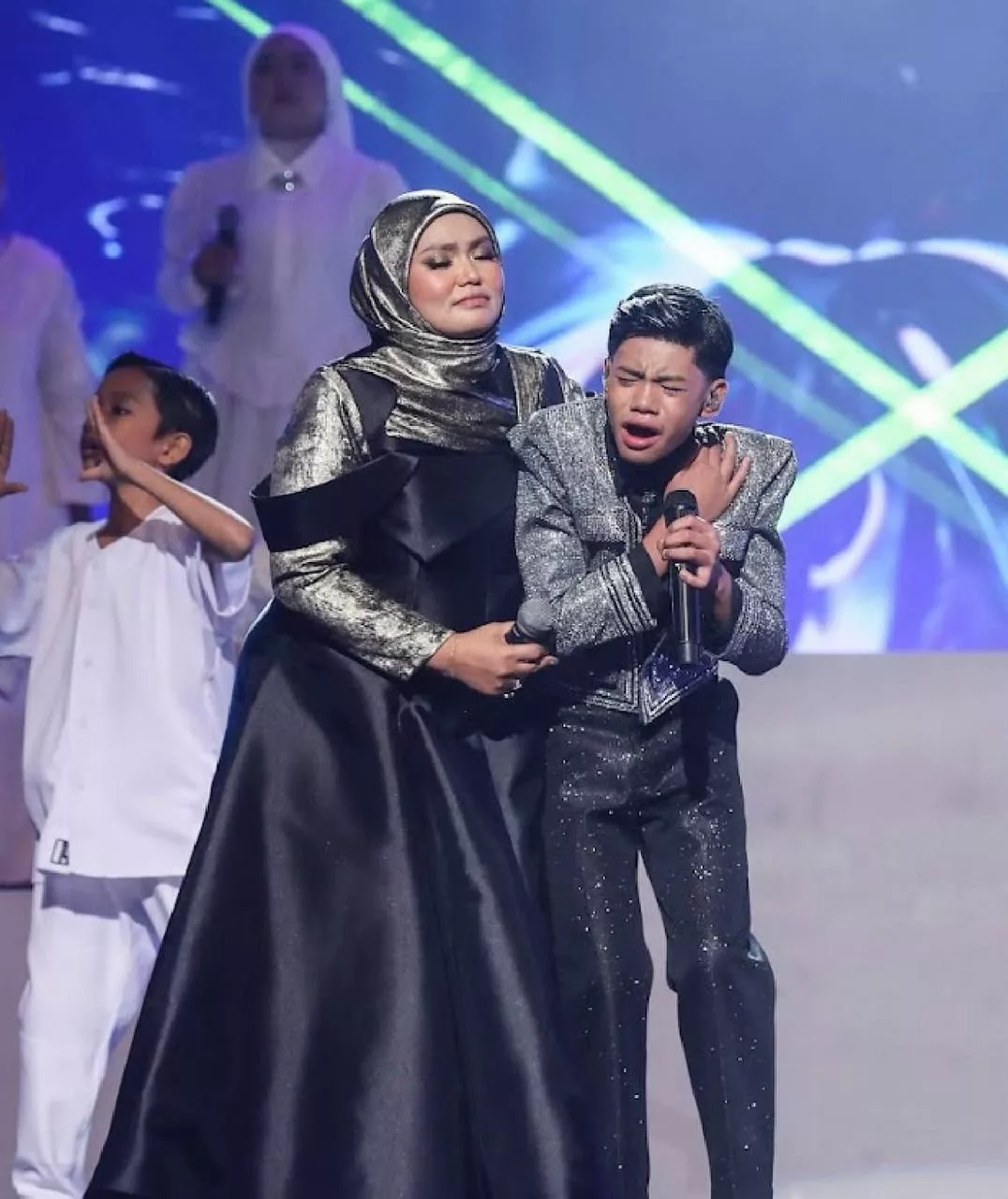 Siti Nurhaliza Dedah Hal Menimpa Amad Dayyan - “Bagi Sesiapa Yang Berada Di Lokasi Semalam, Pasti Tahu Apa Yang Berlaku…” 7 Siti Nurhaliza Dedah Hal Menimpa Amad Dayyan – “Bagi Sesiapa Yang Berada Di Lokasi Semalam, Pasti Tahu Apa Yang Berlaku…”