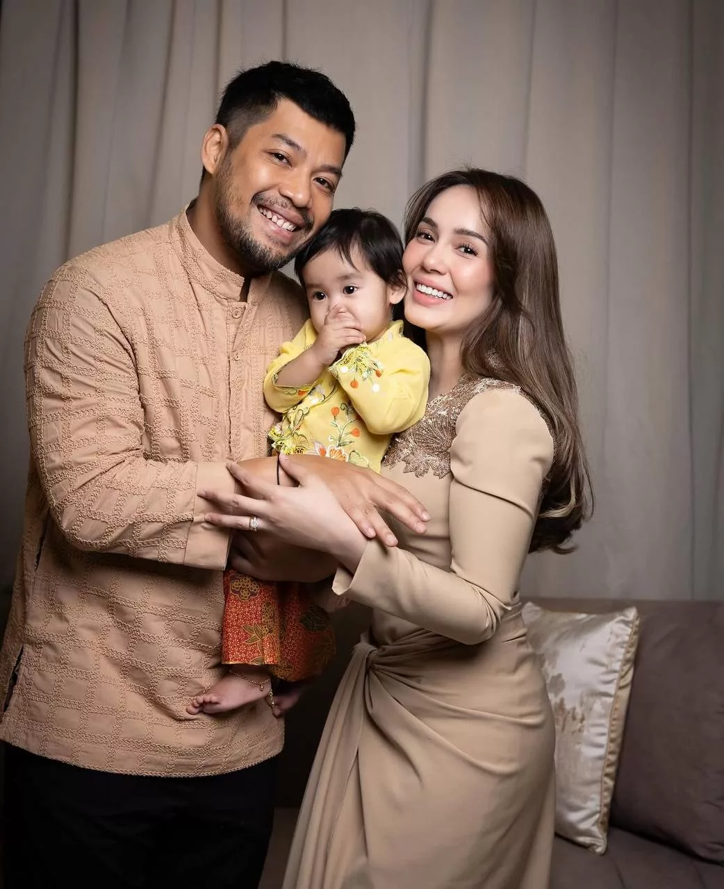 “Dia Setia Kerana Memang Itu Sifat Dirinya, Bukan Kerana Dia Perlukan Kamu,” - Hantaran Uqasha Cetus Tanda Tanya 9 “Dia Setia Kerana Memang Itu Sifat Dirinya, Bukan Kerana Dia Perlukan Kamu,” – Hantaran Uqasha Cetus Tanda Tanya