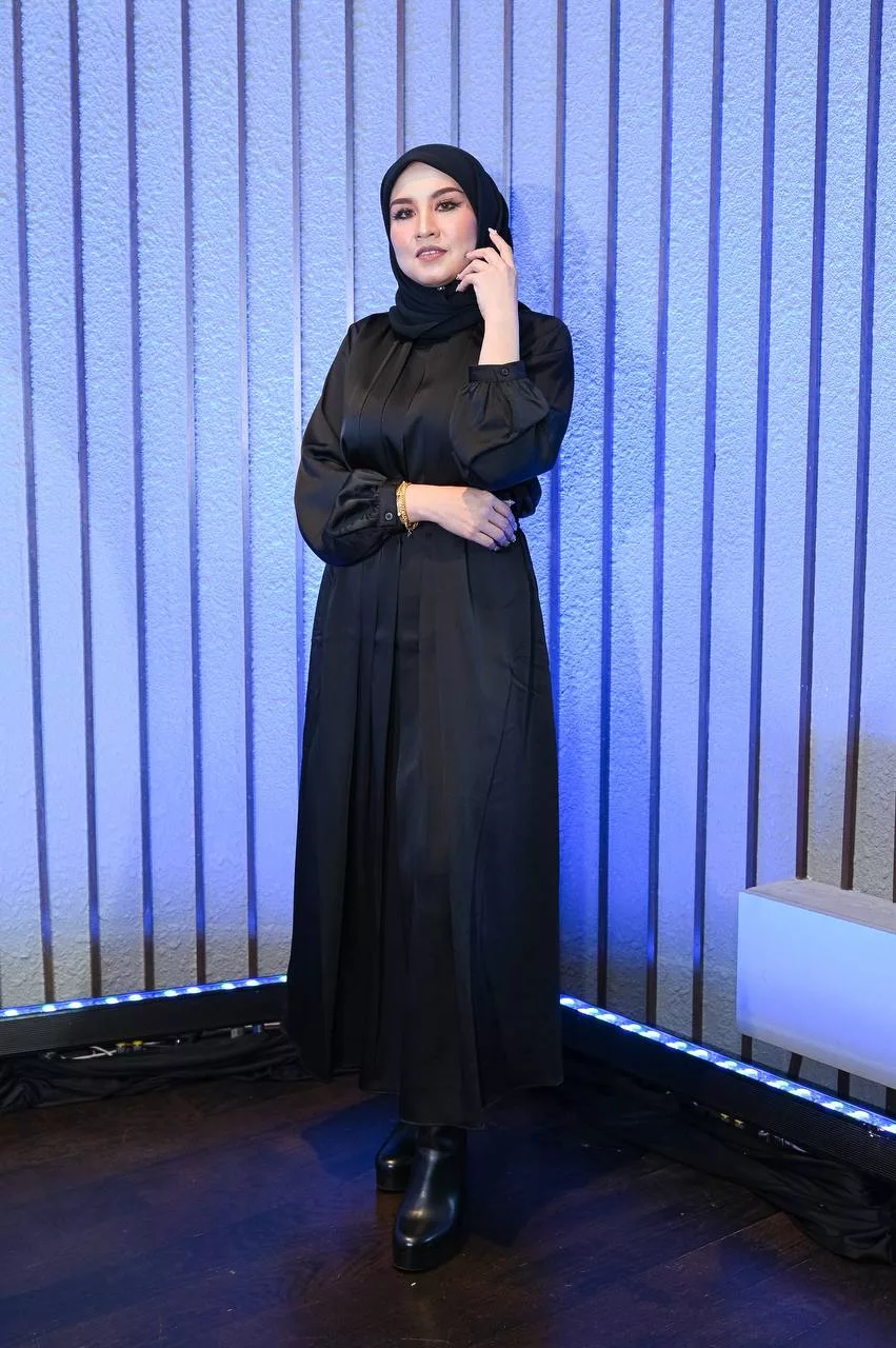 “Saya Mualaf, Banyak Lagi Perlu Belajar,” - Dua Tahun Mell Sakura Bertudung, Asbab Pengaruh Keluarga Suami 11 “Saya Mualaf, Banyak Lagi Perlu Belajar,” – Dua Tahun Mell Sakura Bertudung, Asbab Pengaruh Keluarga Suami