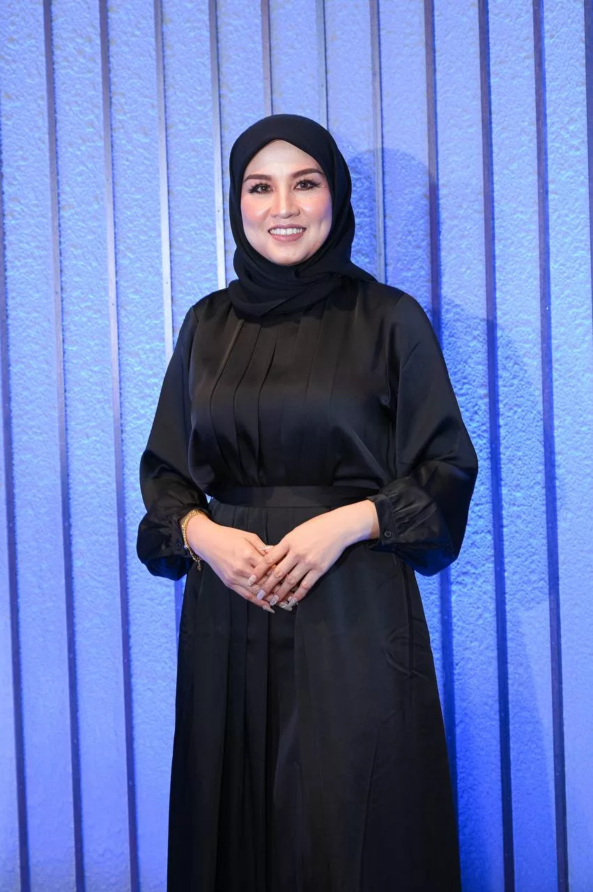 “Saya Mualaf, Banyak Lagi Perlu Belajar,” - Dua Tahun Mell Sakura Bertudung, Asbab Pengaruh Keluarga Suami 10 “Saya Mualaf, Banyak Lagi Perlu Belajar,” – Dua Tahun Mell Sakura Bertudung, Asbab Pengaruh Keluarga Suami