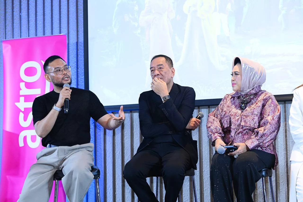 Astro Kekalkan Nabil Ahmad & Sherry Alhadad Sebagai Hos GV12, Tak Tolak Kemungkinan Jihan Muse Bakal Kembali 10 Astro Kekalkan Nabil Ahmad & Sherry Alhadad Sebagai Hos GV12, Tak Tolak Kemungkinan Jihan Muse Bakal Kembali