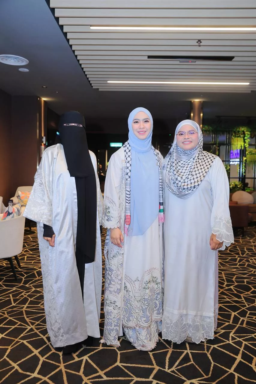 “Isu Mahram Dah Dijelaskan, Tak Perlu Pertikai Lagi” – Zizi Kirana Tegas Sertai Misi G@za Dengan Izin Suami 9 “Isu Mahram Dah Dijelaskan, Tak Perlu Pertikai Lagi” – Zizi Kirana Tegas Sertai Misi G@za Dengan Izin Suami