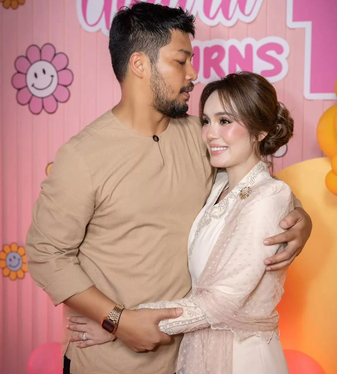 “Kutuk Saya Saja, Jangan Streskan Isteri,” – Kamal Tetap Mahu Selamatkan Rumah Tangga, Mohon Henti Kecam Uqasha