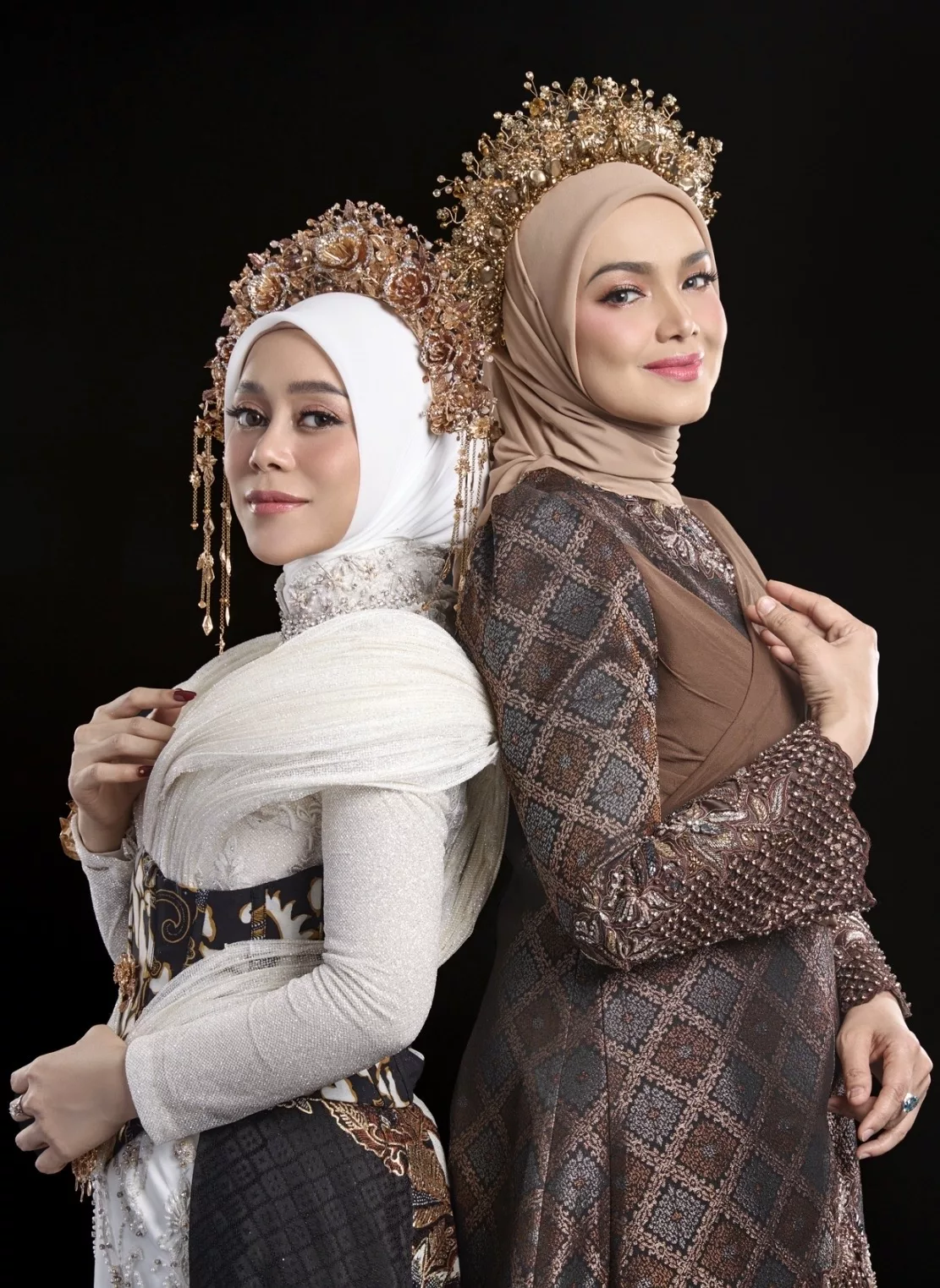 ‘Kumbang Bunga’ Satukan Dua Suara Nusantara, Siti Nurhaliza & Lesti Kejora, Komposer Ambil 2 Hari Untuk Siapkan - “Saya Gubah Khas…” 7 ‘Kumbang Bunga’ Satukan Dua Suara Nusantara, Siti Nurhaliza & Lesti Kejora, Komposer Ambil 2 Hari Untuk Siapkan – “Saya Gubah Khas…”