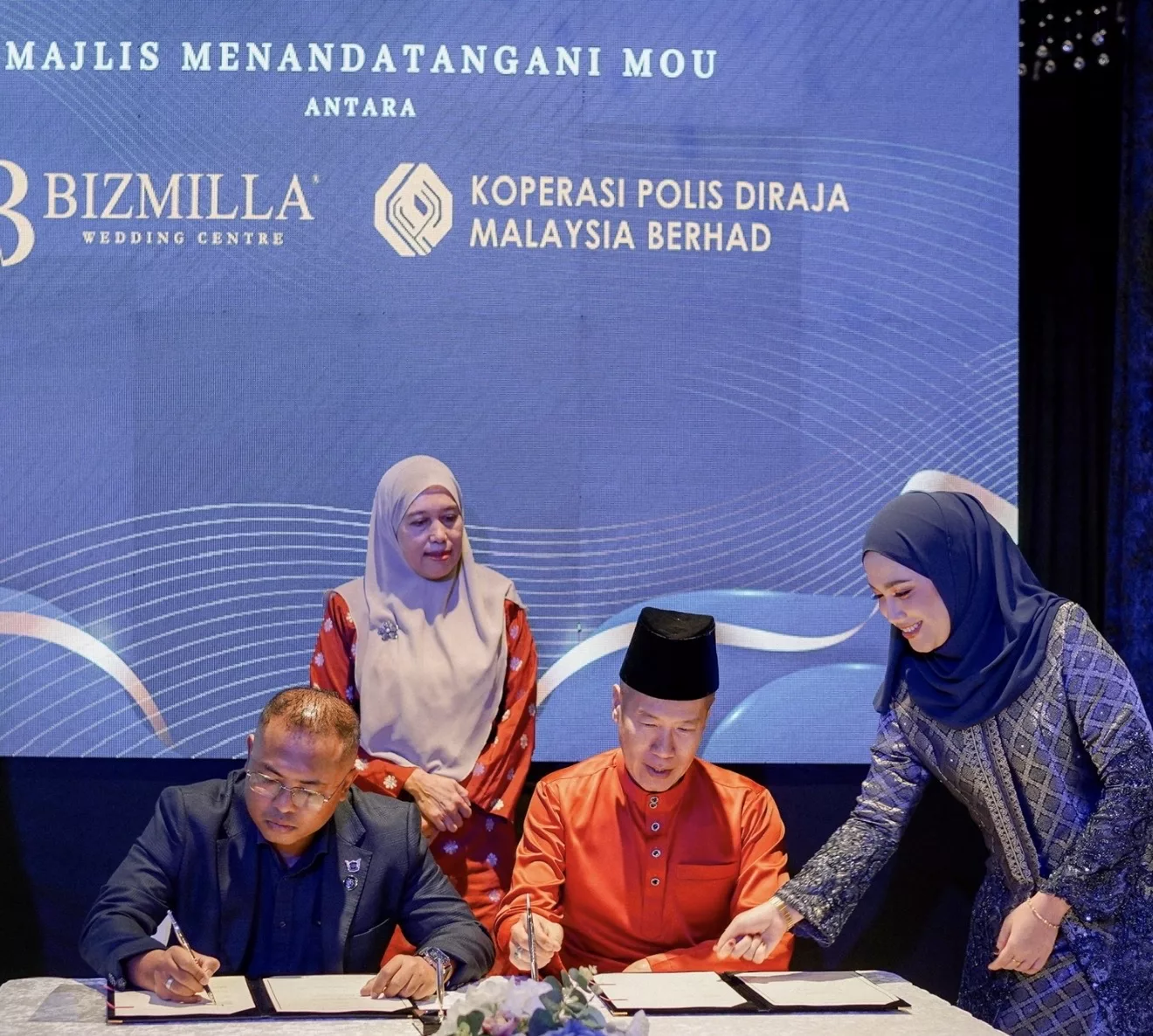 Mila Jirin Hargai Pengorbanan, Bantu Anggota Polis ‘Bina Masjid’ Tanpa Stres Soal Bajet - “Saya Nak Mereka Kahwin Dengan Bahagia…” 10 Mila Jirin Hargai Pengorbanan, Bantu Anggota Polis ‘Bina Masjid’ Tanpa Stres Soal Bajet – “Saya Nak Mereka Kahwin Dengan Bahagia…”