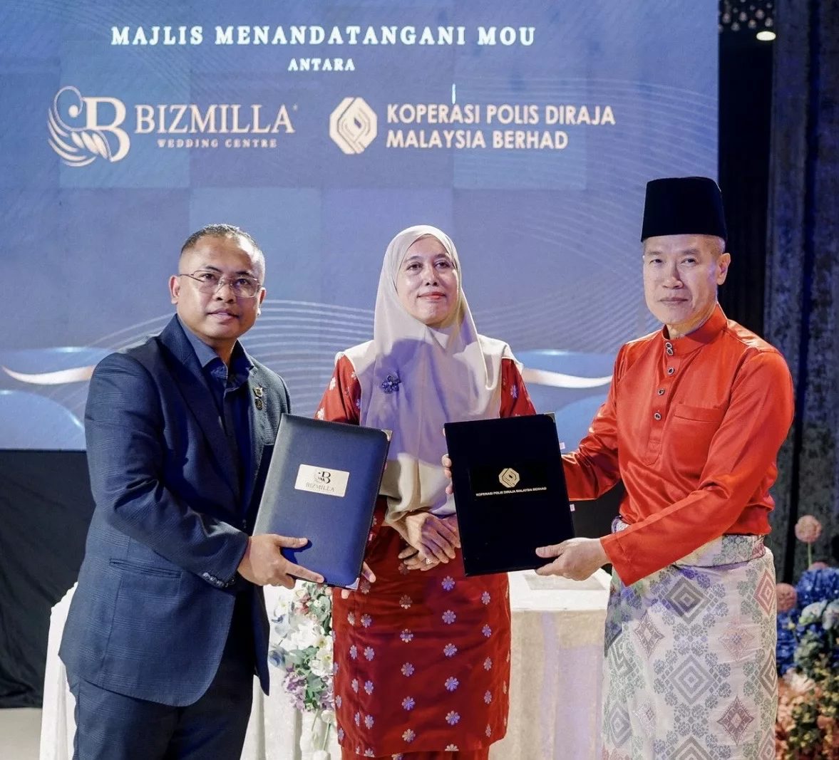 Mila Jirin Hargai Pengorbanan, Bantu Anggota Polis ‘Bina Masjid’ Tanpa Stres Soal Bajet - “Saya Nak Mereka Kahwin Dengan Bahagia…” 11 Mila Jirin Hargai Pengorbanan, Bantu Anggota Polis ‘Bina Masjid’ Tanpa Stres Soal Bajet – “Saya Nak Mereka Kahwin Dengan Bahagia…”