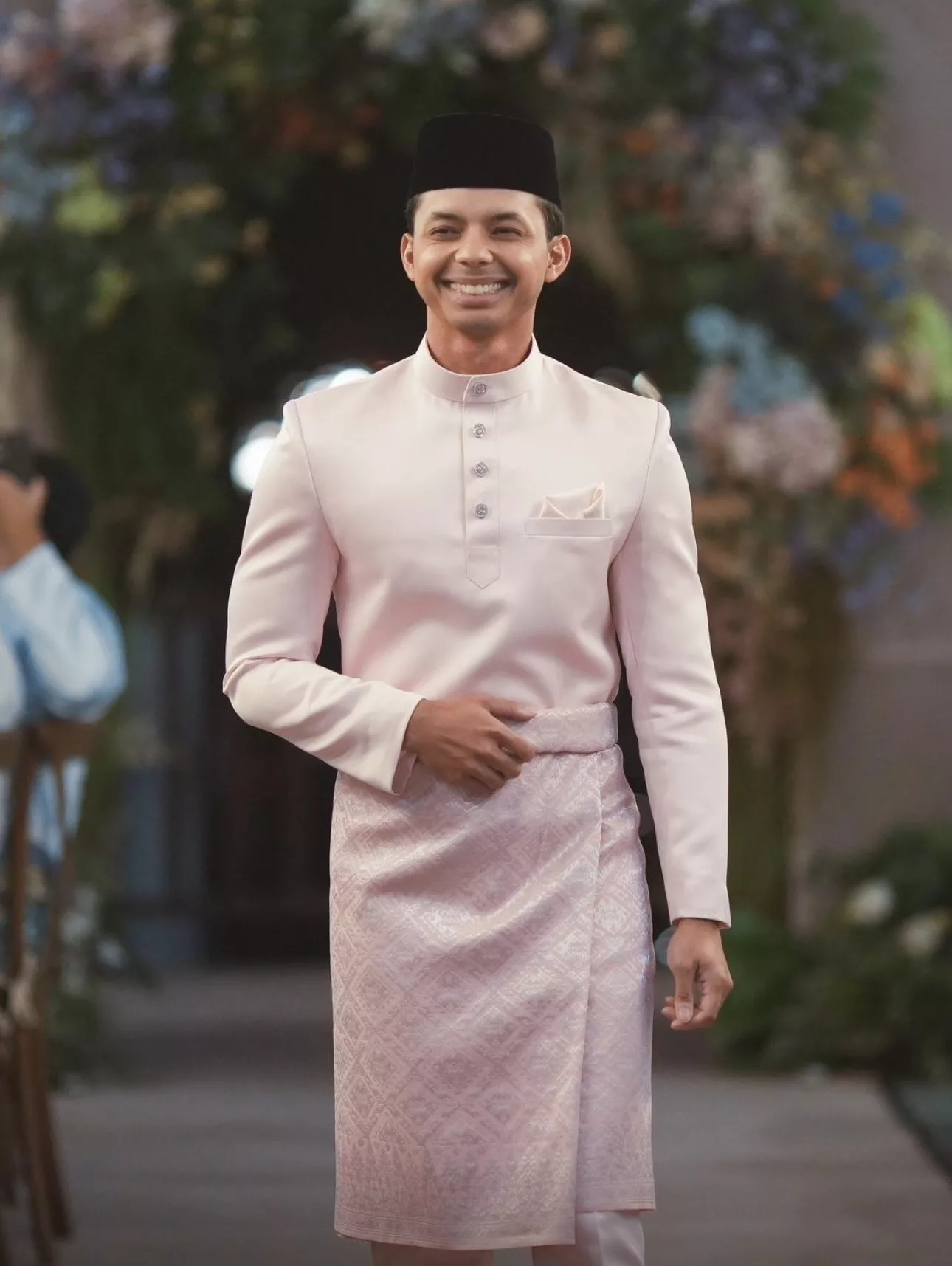 Che Ta Syukur Anak Sulung Selamat Bertunang, Rancang Kahwin Jun 2026 - “Rasa Macam Baru Semalam Lahirkan Dia." 7 Che Ta Syukur Anak Sulung Selamat Bertunang, Rancang Kahwin Jun 2026 – “Rasa Macam Baru Semalam Lahirkan Dia.”