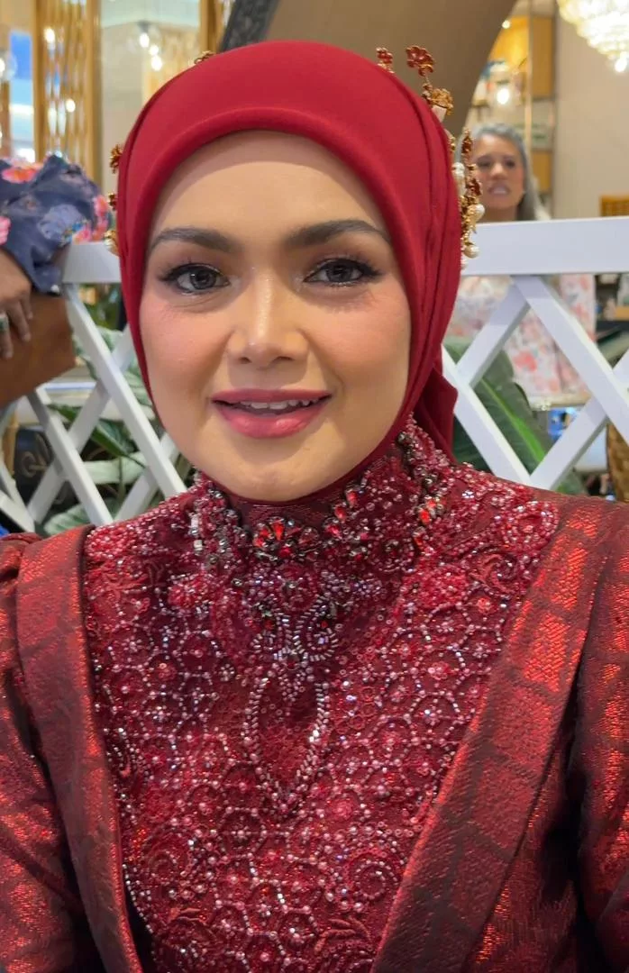 Zikir ‘Bismillah 5’ Jadi Pelindung Rohani, Siti Nurhaliza Amal Sejak Hamil Anak Sulung - “Bukan Mudah Jadi Anak Seni.” 7 Zikir ‘Bismillah 5’ Jadi Pelindung Rohani, Siti Nurhaliza Amal Sejak Hamil Anak Sulung – “Bukan Mudah Jadi Anak Seni.”