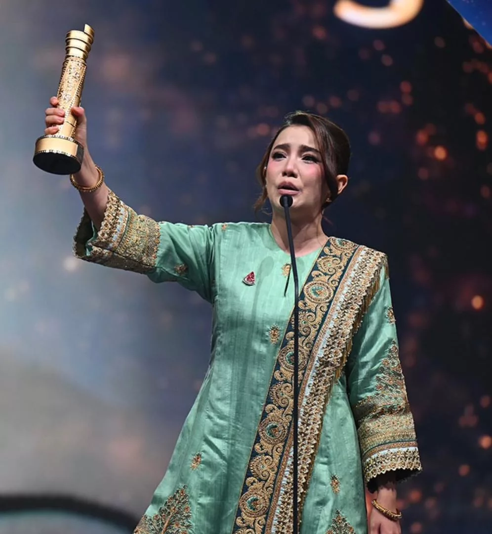 FFM34: Raih 6 Trofi Termasuk Qi Razali & Sweet Qismina Dinobat Pelakon Terbaik, ‘Babah’ Terima Dana DKD RM1 Juta!