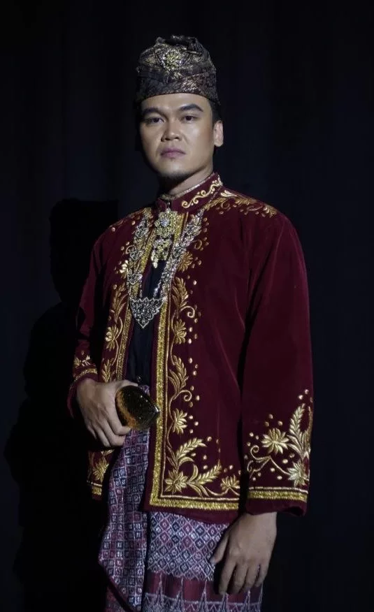 “Suara Emas & Aura Teater Bertemu,” – Asmidar Bersilat Atas Pentas & Dr Norzizi ‘Menyala’ Dalam Muzikal Epik Paduka Cik Siti