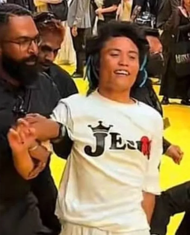 ‘Terkam’ Ariana Grande Di Singapura, Lelaki Australia Dijatuhi Hukuman Penjara