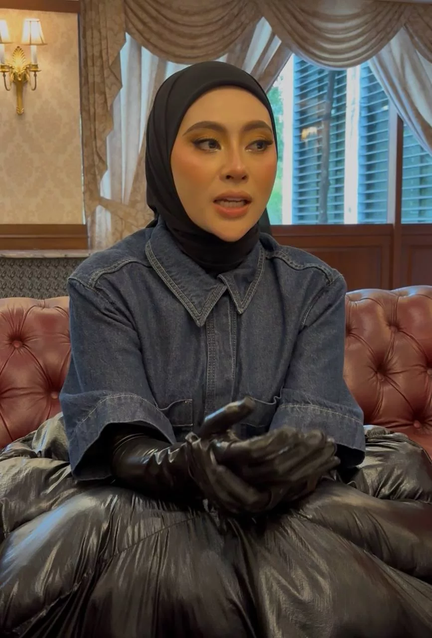 “Saya Enggan Ulas Soal Nafkah,” - Adira Doakan Rezeki Datuk Red Sentiasa Murah 7 “Saya Enggan Ulas Soal Nafkah,” – Adira Doakan Rezeki Datuk Red Sentiasa Murah