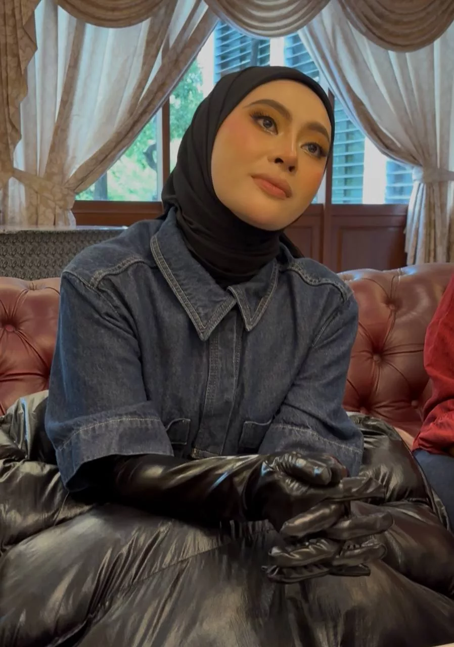 “Saya Enggan Ulas Soal Nafkah,” - Adira Doakan Rezeki Datuk Red Sentiasa Murah 6 “Saya Enggan Ulas Soal Nafkah,” – Adira Doakan Rezeki Datuk Red Sentiasa Murah