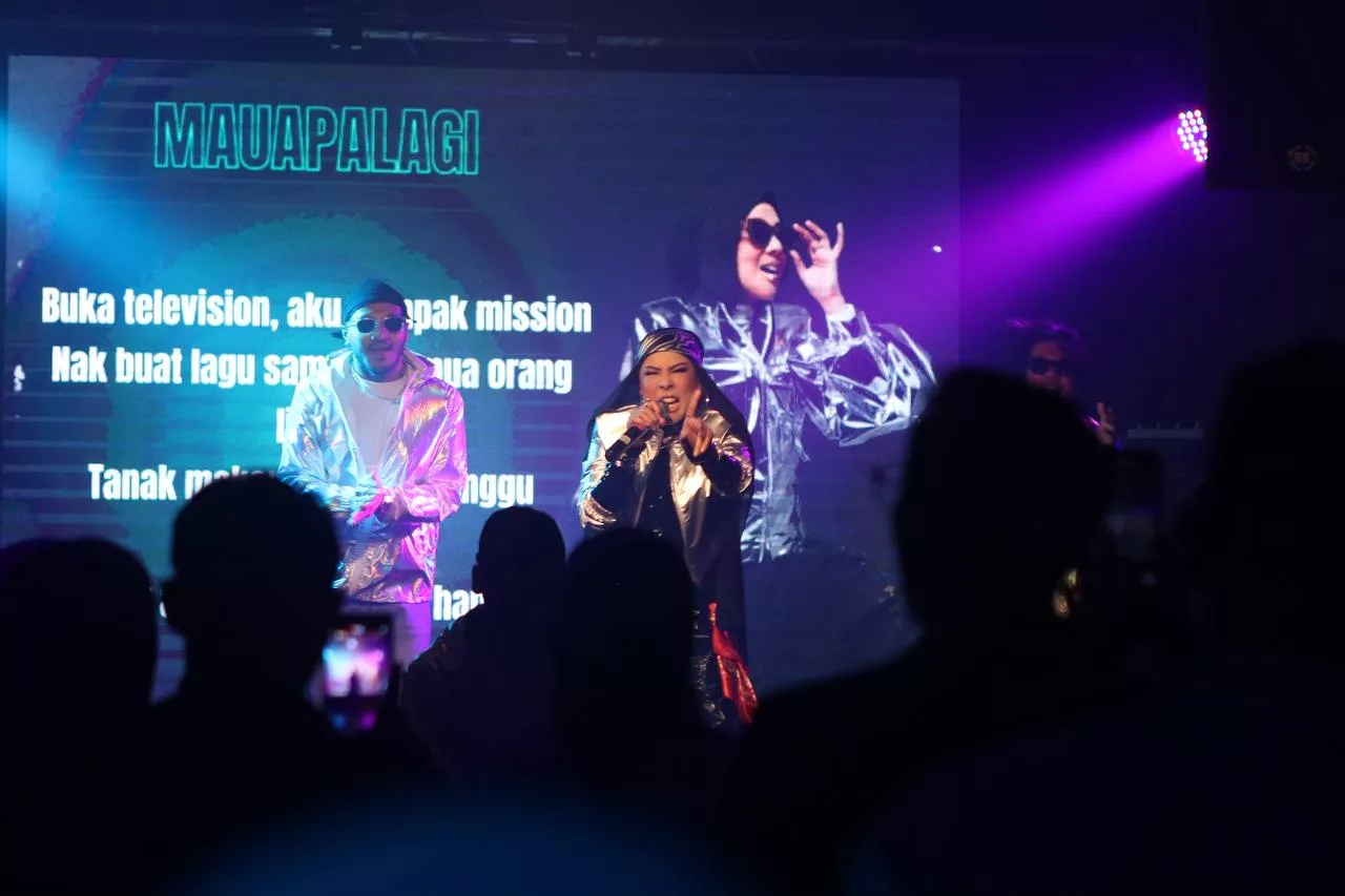 Irene Catalina Comeback Selepas 8 Tahun, ‘All Out’ Jayakan Showcase, Lancar Lagu Baru & Ulas Soal Persaingan - “Saya Pun Bukanlah Muda Lagi.” 11 Irene Catalina Comeback Selepas 8 Tahun, ‘All Out’ Jayakan Showcase, Lancar Lagu Baru & Ulas Soal Persaingan – “Saya Pun Bukanlah Muda Lagi.”