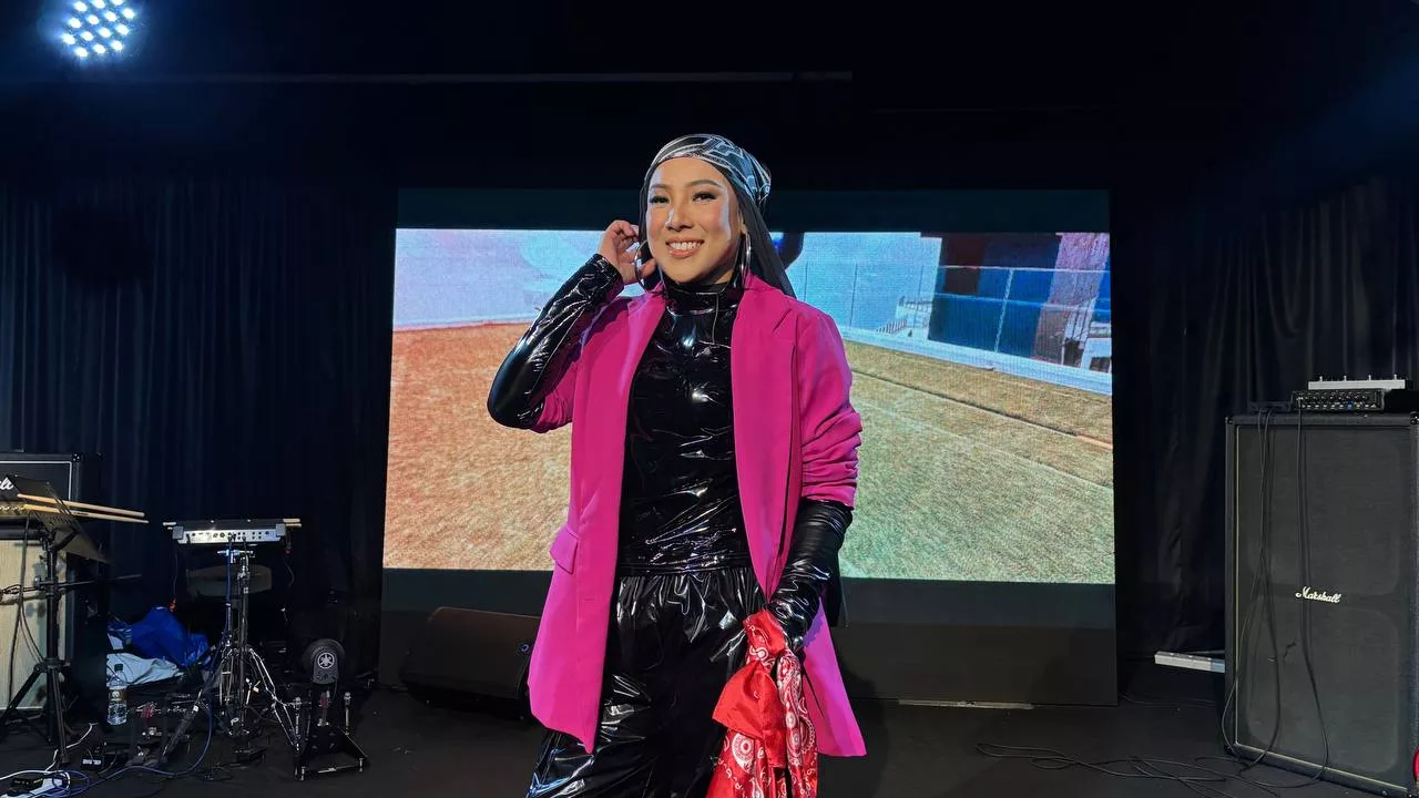 Irene Catalina Comeback Selepas 8 Tahun, ‘All Out’ Jayakan Showcase, Lancar Lagu Baru & Ulas Soal Persaingan - “Saya Pun Bukanlah Muda Lagi.” 12 Irene Catalina Comeback Selepas 8 Tahun, ‘All Out’ Jayakan Showcase, Lancar Lagu Baru & Ulas Soal Persaingan – “Saya Pun Bukanlah Muda Lagi.”