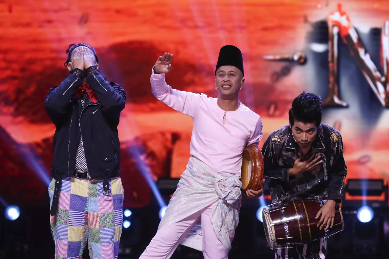 “Lebih Baik Ada Daripada Tiada,” – Nanas Jawab Isu Teguran Ayat Suci Diselitkan Dalam Persembahan Lawak, Raih 3 Standing Ovation