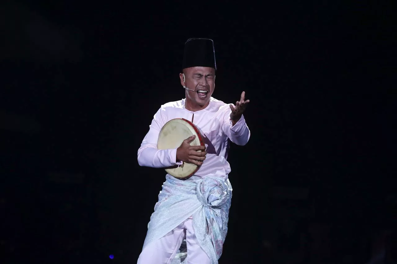 “Lebih Baik Ada Daripada Tiada,” – Nanas Jawab Isu Teguran Ayat Suci Diselitkan Dalam Persembahan Lawak, Raih 3 Standing Ovation