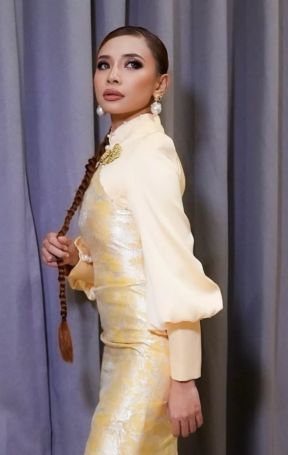 Shiha Zikir ‘Ons’ Saja! Tak Hanya Handal Menyanyi Lagu Sendiri, Belajar Lagu Bahasa Asing Sejak Awal Datang KL 7 Shiha Zikir ‘Ons’ Saja! Tak Hanya Handal Menyanyi Lagu Sendiri, Belajar Lagu Bahasa Asing Sejak Awal Datang KL