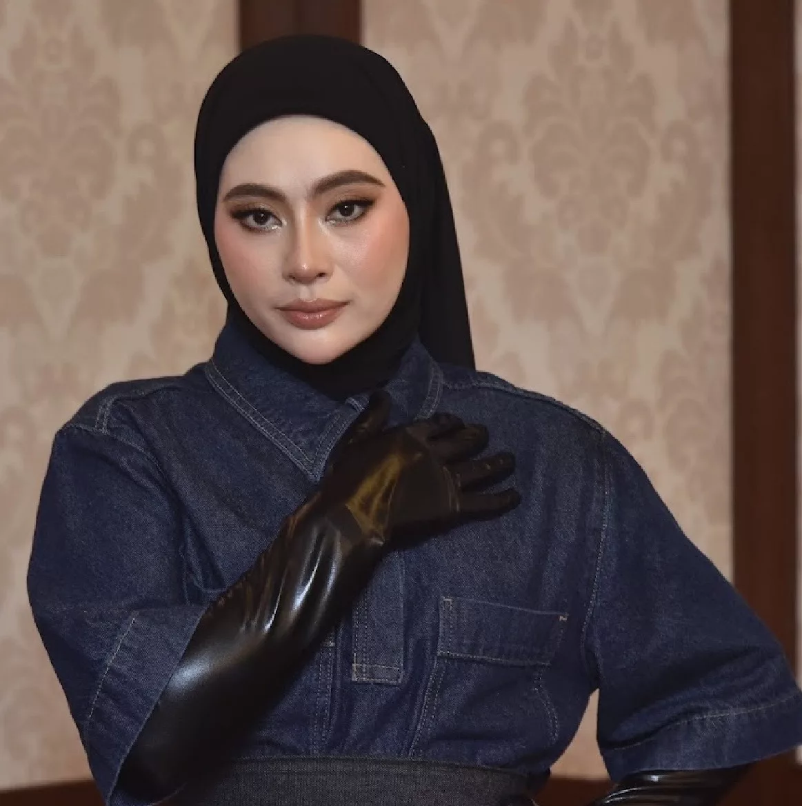 “Memang Tinggalkan Datuk Red Di Tepi Jalan Tapi Bersebab, Tak Boleh Dikongsikan Kepada Umum,” – Adira Suhaimi