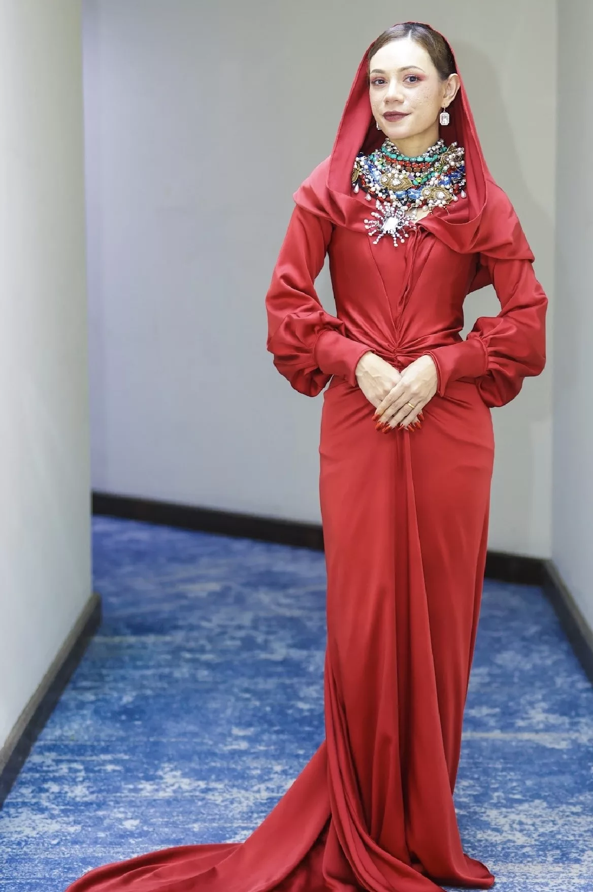 “Saya Sebenarnya Tuli,” – Telinga Kiri Tak Berfungsi Sejak Usia 8 Tahun, Kekurangan Tak Patahkan Semangat Shae Jadi Penyanyi