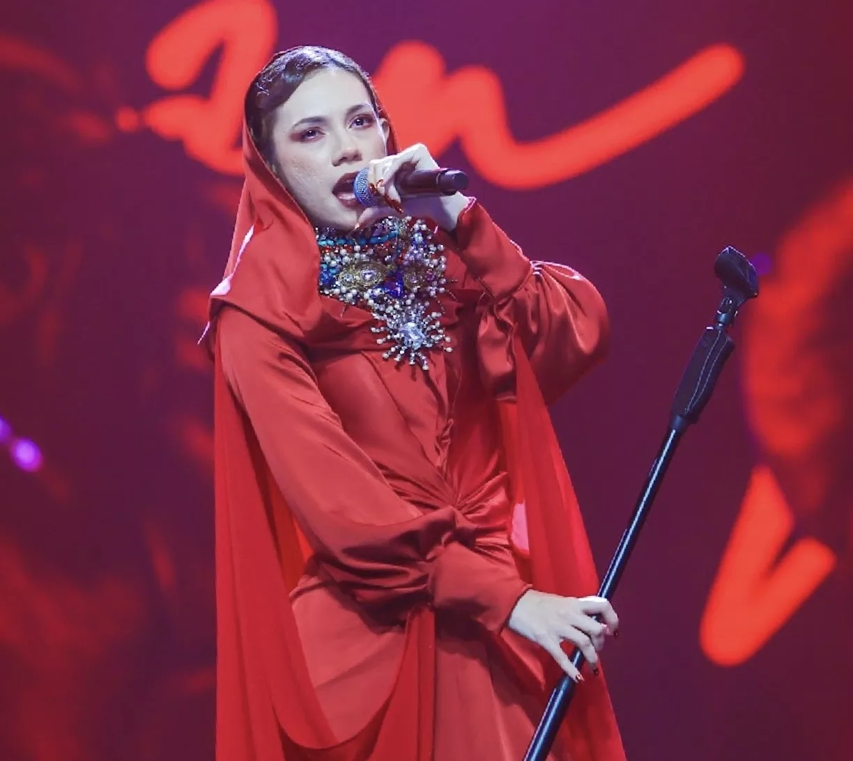 “Saya Sebenarnya Tuli,” – Telinga Kiri Tak Berfungsi Sejak Usia 8 Tahun, Kekurangan Tak Patahkan Semangat Shae Jadi Penyanyi