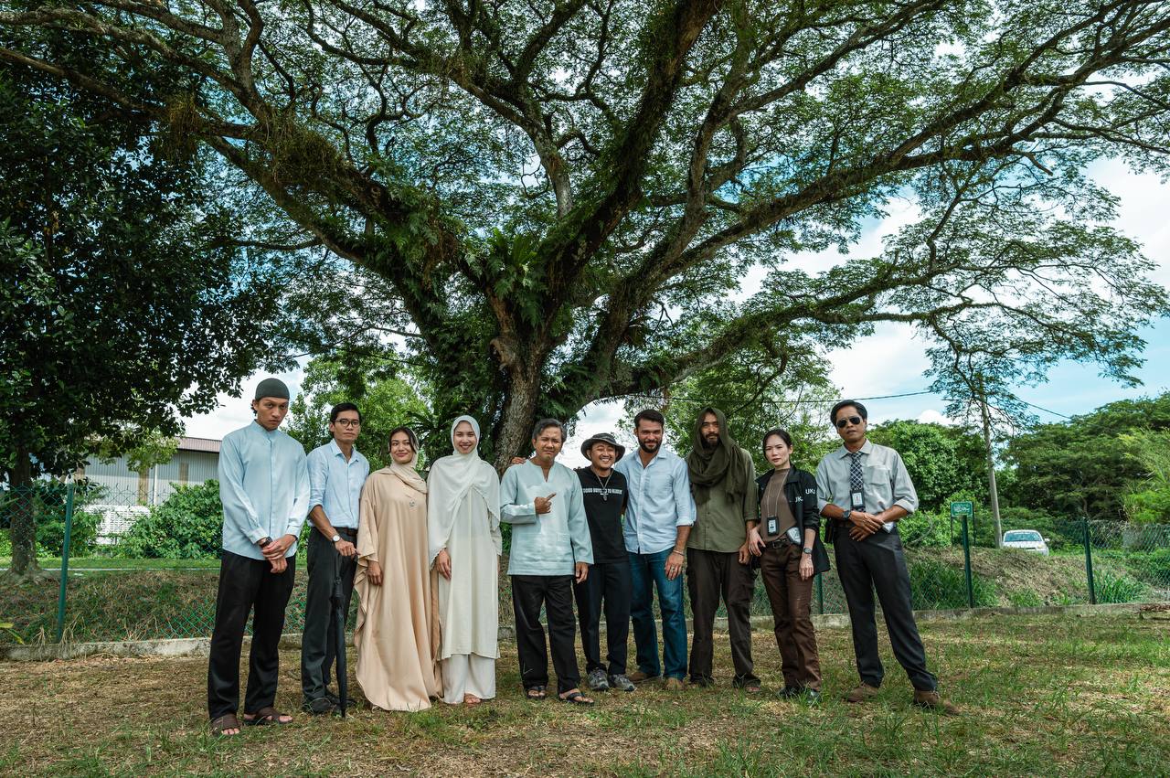 “Berlakon Pekerjaan Kami,” – Zahirah Macwilson Bergilir-Gilir Terima Tawaran Lakonan Dengan Suami, Mahu Yang Terbaik Untuk Anak