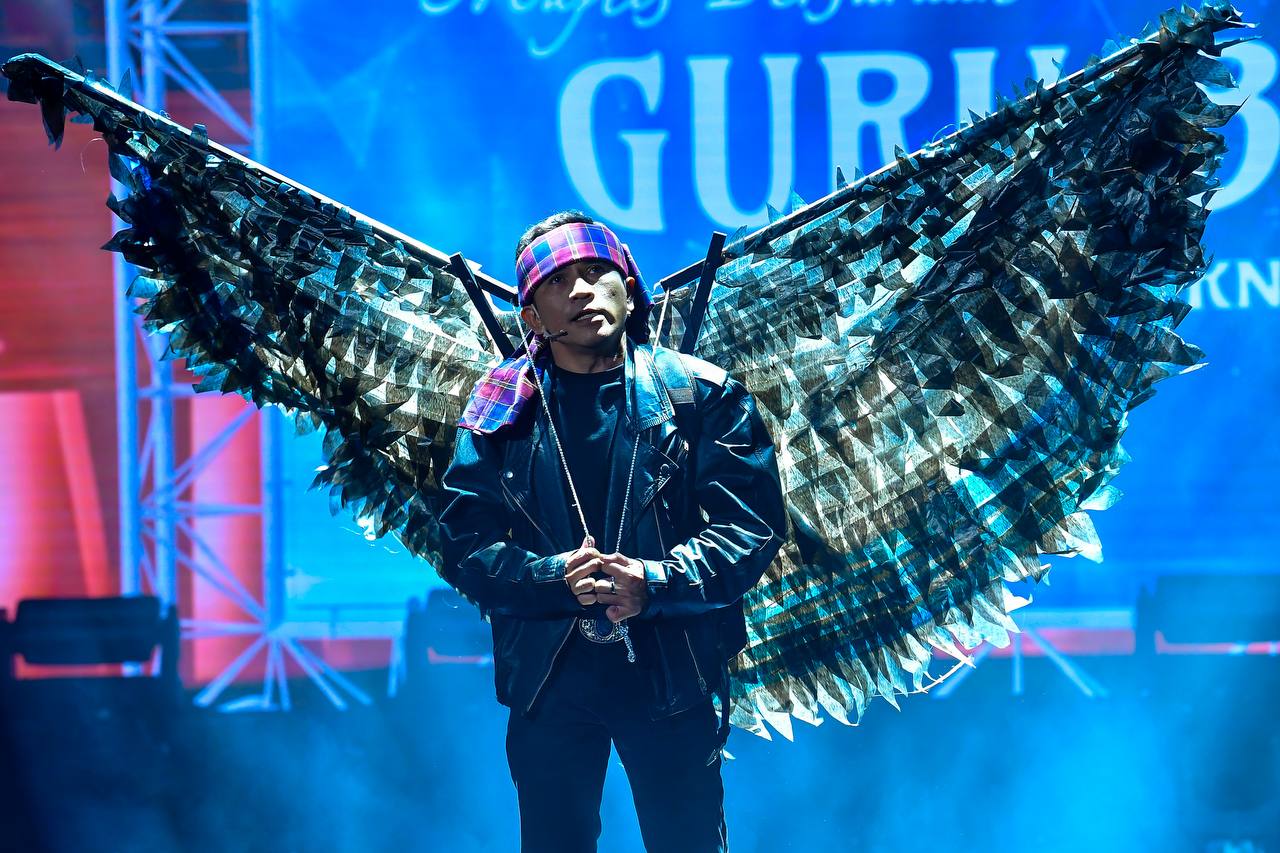 Prop Cecah Lima Angka Demi Persembahan ‘Gila’ Kreatif & Tidur Pun Tak Cukup Demi Nanas, Achey – “Apa Mereka Order, Saya Buat.”