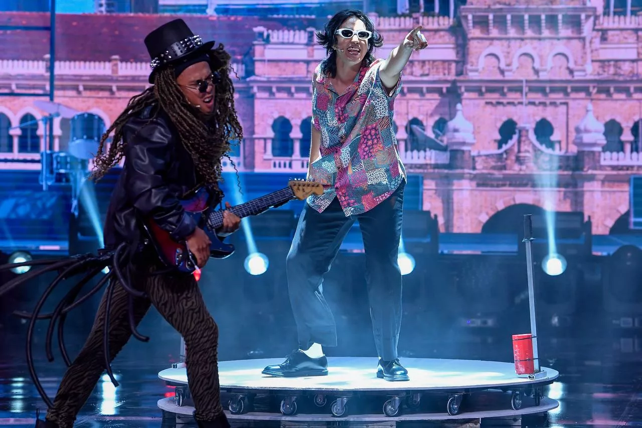 Prop Cecah Lima Angka Demi Persembahan ‘Gila’ Kreatif & Tidur Pun Tak Cukup Demi Nanas, Achey – “Apa Mereka Order, Saya Buat.”