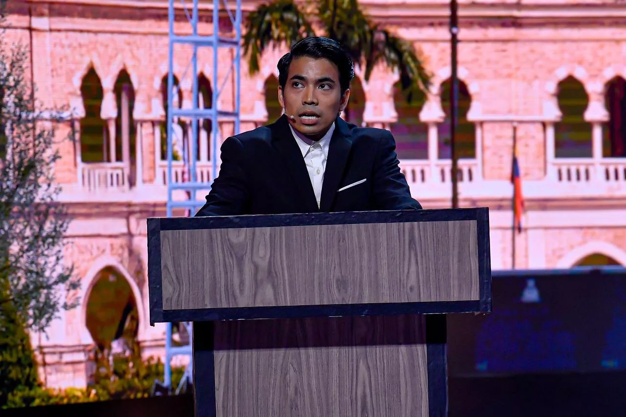 Prop Cecah Lima Angka Demi Persembahan ‘Gila’ Kreatif & Tidur Pun Tak Cukup Demi Nanas, Achey – “Apa Mereka Order, Saya Buat.”