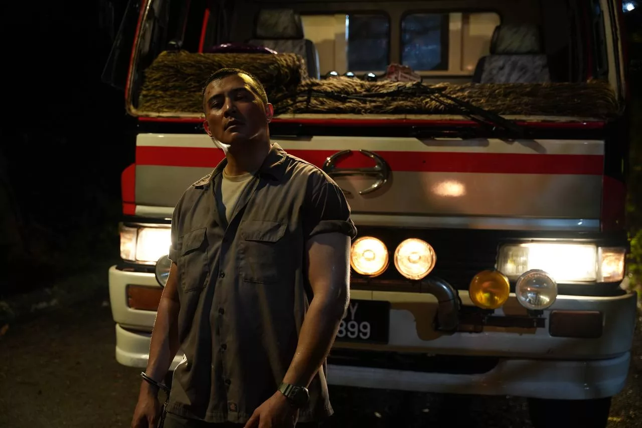 Aaron Aziz Sanggup Ketepikan Sakit Demi ‘Banduan’ – “Asalkan Boleh Bangun Dan Berdiri, Kita Tetap Shoot.”