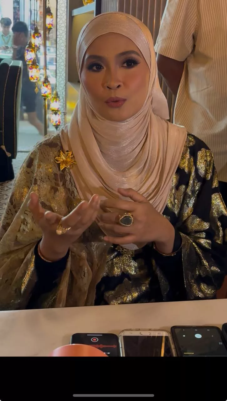 Siti Nordiana Tak Mahu Lagu ‘Ahai’ Dibandingkan Dengan Album Tokti – ‘Kita Sama-Sama Angkat Irama Malaysia.’” 5 Siti Nordiana Tak Mahu Lagu ‘Ahai’ Dibandingkan Dengan Album Tokti – ‘Kita Sama-Sama Angkat Irama Malaysia.’”