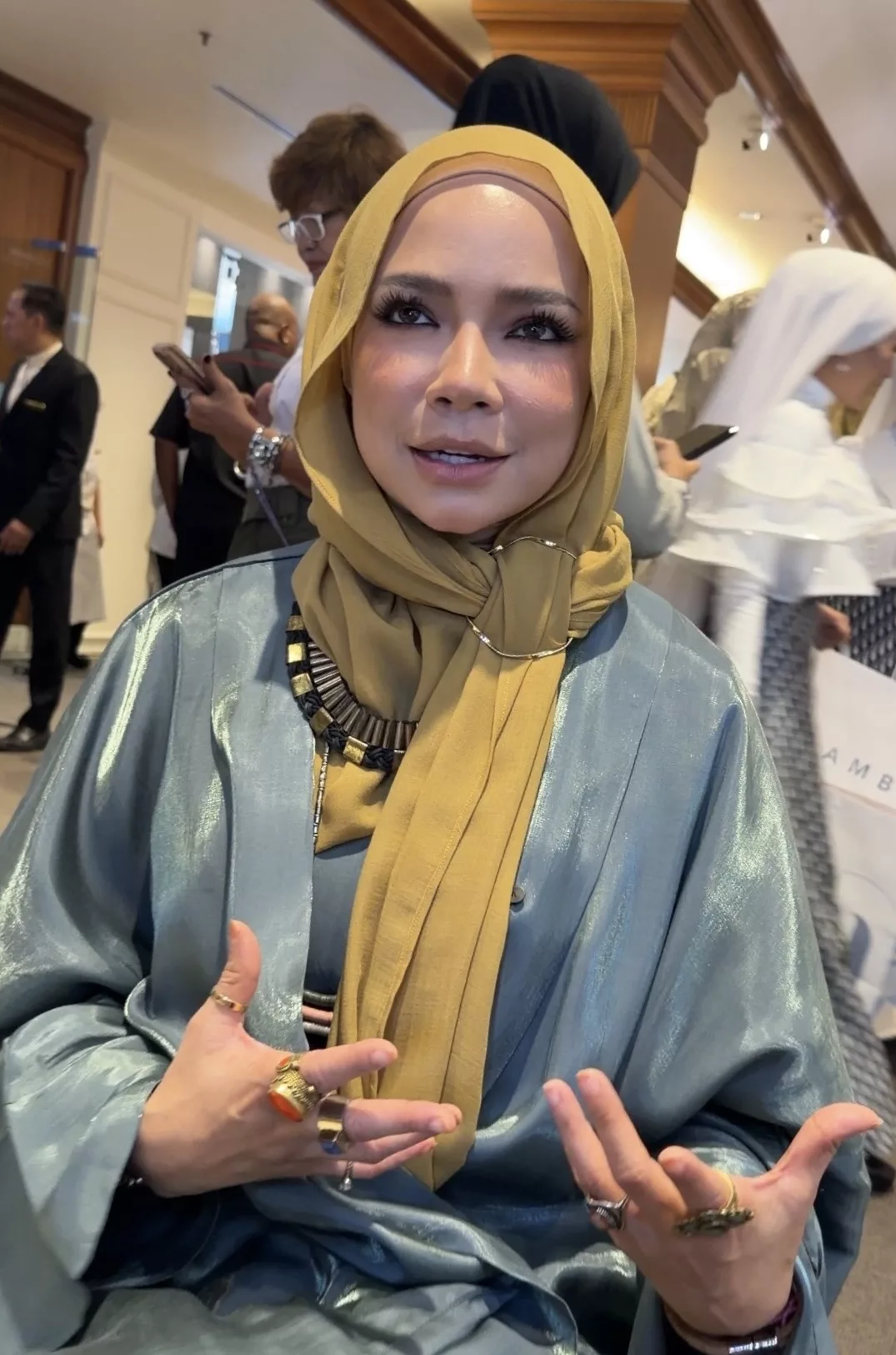 “Saya Percaya Berhijab Bukan Penghalang Untuk Tampil Bergaya,” – Nora Danish
