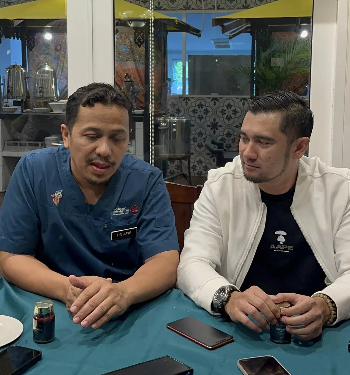 Nafi ‘Perang Dingin’, Rugi Ratusan Ribu… Fizie, Dr Afif Buka Restoran Tepis Fitnah - “Tak Masuk Akal Kerana…” 4 Nafi ‘Perang Dingin’, Rugi Ratusan Ribu… Fizie, Dr Afif Buka Restoran Tepis Fitnah – “Tak Masuk Akal Kerana…”