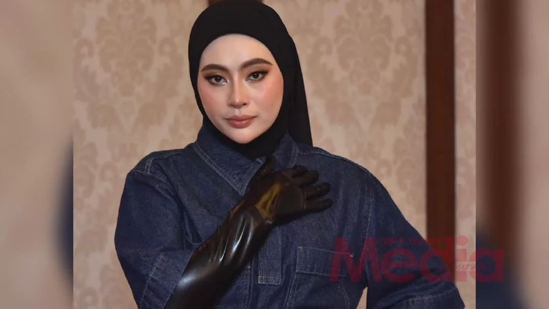 “Memang Tinggalkan Datuk Red Di Tepi Jalan Tapi Bersebab, Tak Boleh Dikongsikan Kepada Umum,” - Adira Suhaimi