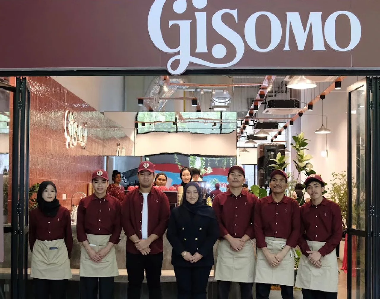 “Mak Asal Kelantan, Ayah Orang Terengganu,” – Anak Penulis Lirik Lan Laga, Syailah Buka Kafe Sendiri, Dedikasi Pada Arwah Nenek