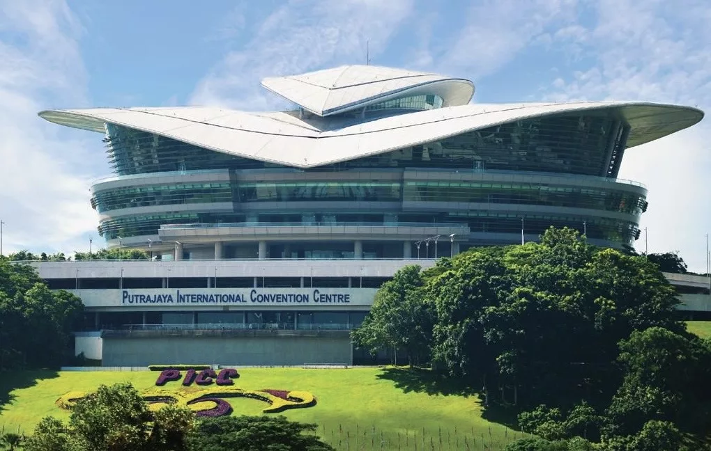 Bukan Sekadar Bazar, Penyanyi Rayme Zainal Janjikan Pengalaman Raya Terbesar Di Puncak Tertinggi Putrajaya! – “Festival Paling Ikonik.”