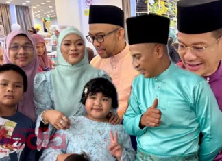 “Aura Pengunjung Luar Biasa!,” – ‘Lelaki Misteri’ Sebenarnya Datuk Red! Achey & Que Haidar Pula Diserbu Ramai Orang