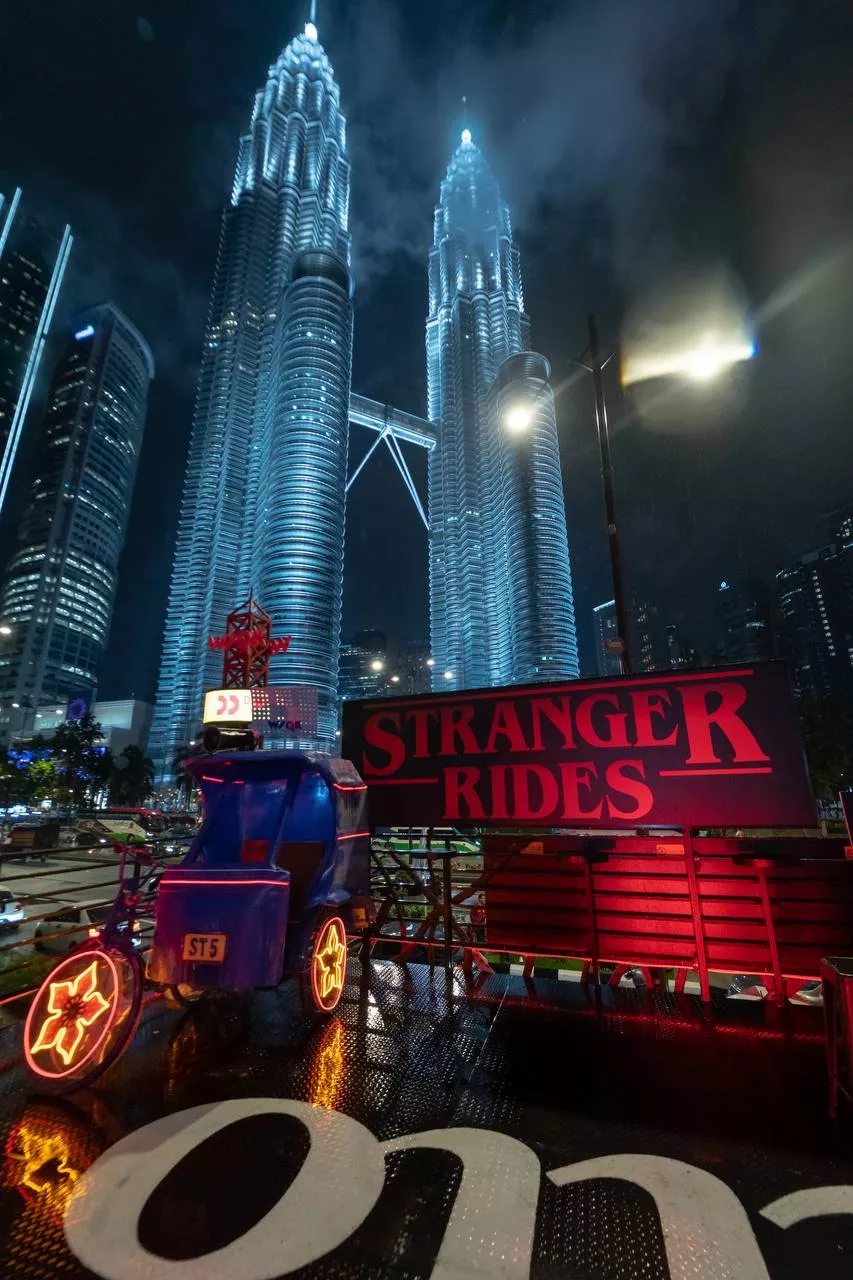 Beca Hawkins & Hell Fire Club Dah Sampai Kuala Lumpur? Jadi Yang Terawal Saksikan Stranger Things 5 Akhir Dengan Pakej Astro One! 15 Beca Hawkins & Hell Fire Club Dah Sampai Kuala Lumpur? Jadi Yang Terawal Saksikan Stranger Things 5 Akhir Dengan Pakej Astro One!