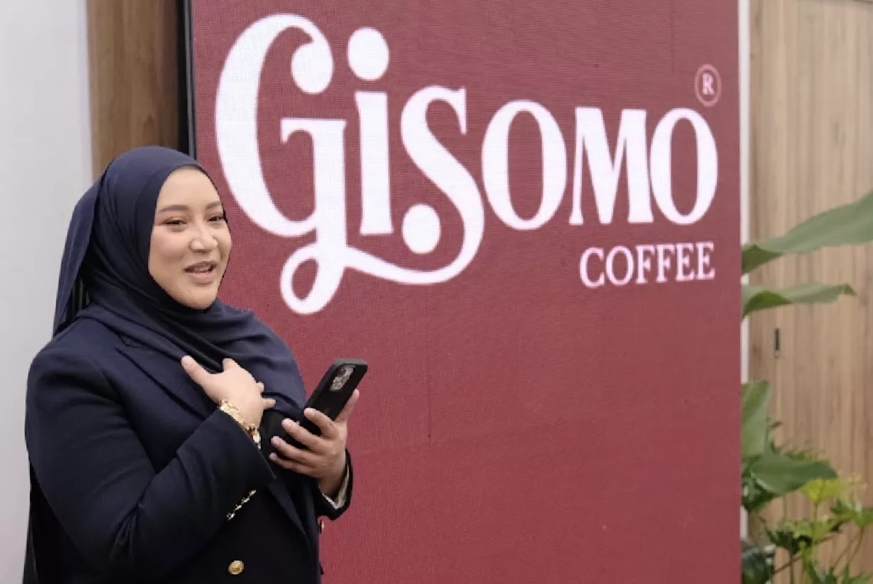 “Mak Asal Kelantan, Ayah Orang Terengganu,” – Anak Penulis Lirik Lan Laga, Syailah Buka Kafe Sendiri, Dedikasi Pada Arwah Nenek