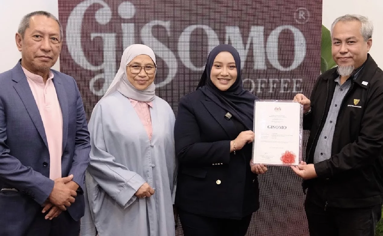 “Mak Asal Kelantan, Ayah Orang Terengganu,” – Anak Penulis Lirik Lan Laga, Syailah Buka Kafe Sendiri, Dedikasi Pada Arwah Nenek